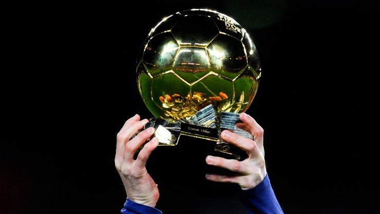 Lionel Messi holding the Ballon d'Or in 2016.