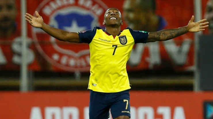 Pervis Estupiñan of Ecuador celebrates after scoring against Chile.