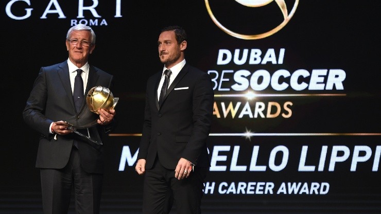 Marcello Lippi receives the Coach Career Award from Francesco Totti during the 2017 Globe Soccer Awards.