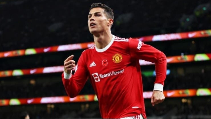 Cristiano Ronaldo of Manchester United celebrates scoring against Tottenham
