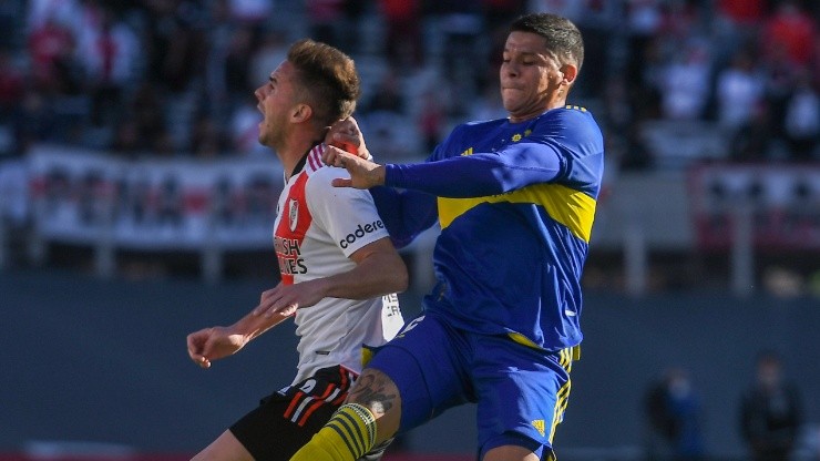 Marcos Rojo of Boca Juniors against Agustin Palavecino of River Plate in the last Superclasico.