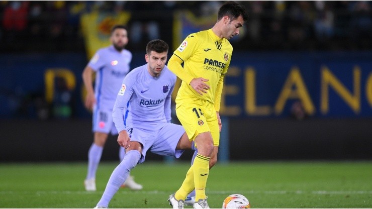 Manu Trigueros of Villarreal CF is challenged by Gerard Pique of FC Barcelona