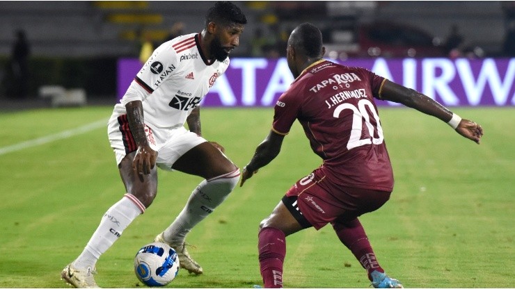 Rodinei of Flamengo fights for the ball Junior Hernández of Deportes Tolima