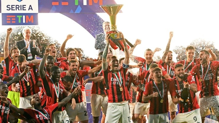 Alessio Romagnoli of AC Milan lifts the Serie A 2021-22 Scudetto trophy