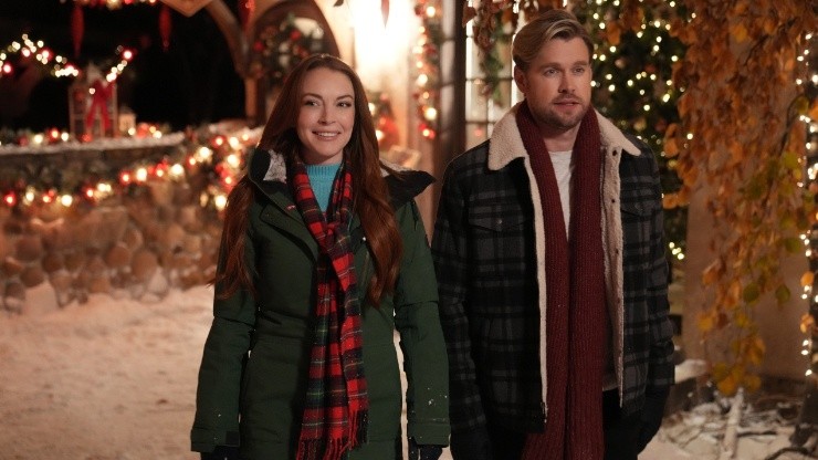 Lindsay Lohan and Chord Overstreet in Falling for Christmas.