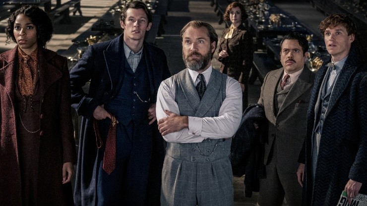 Jude Law, Dan Fogler, Eddie Redmayne, Jessica Williams and Callum Turner in The Secrets of Dumbledore.