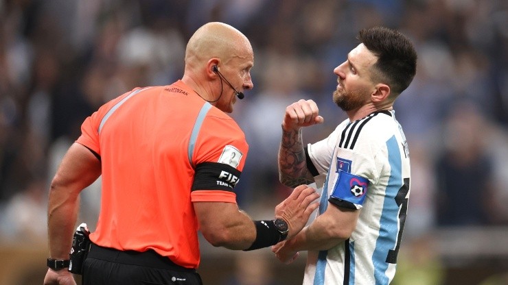 Szymon Marciniak speaks to Lionel Messi during the Argentina vs. France Qatar 2022 Final
