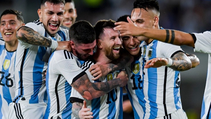 Lionel Messi of Argentina and his teammates