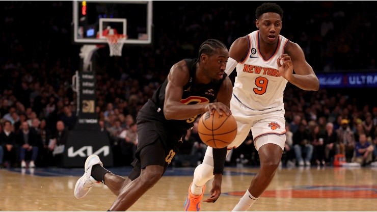 Caris LeVert #3 of the Cleveland Cavaliers heads for the net as RJ Barrett #9 of the New York Knicks defends