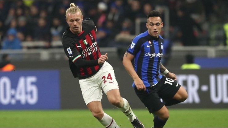 Simon Kjaer of AC Milan competes for the ball with Lautaro Martinez of FC Internazionale