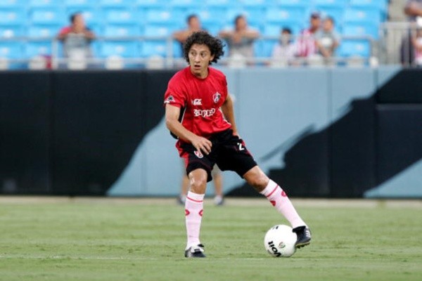 Andrés Guardado jugando para Atlas en 2005