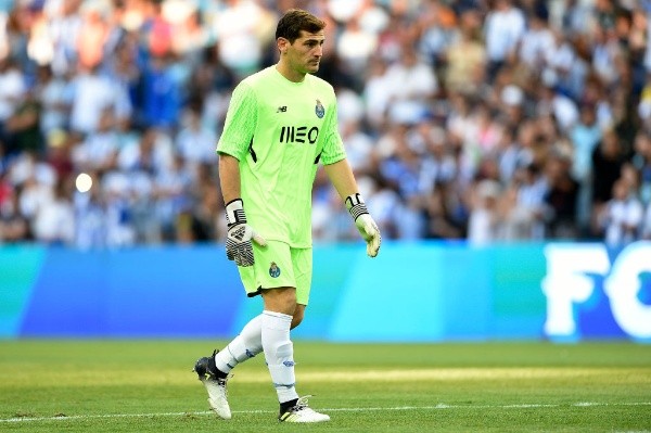 Casillas en la portería de Porto.