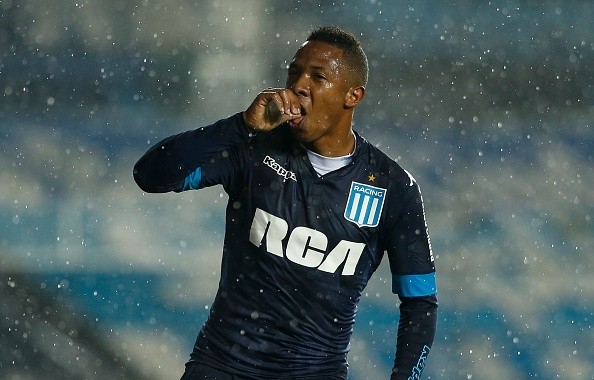 El colombiano festeja uno de sus goles con La Academia.