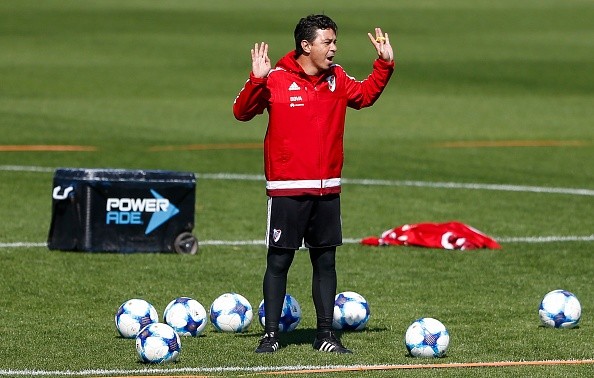 Gallardo dirige al equipo en el River Camp antes de partir a Estados Unidos.