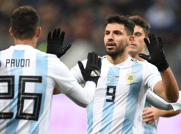 En su debut en la Selección, armó una pared con Messi para asistir a Agüero.