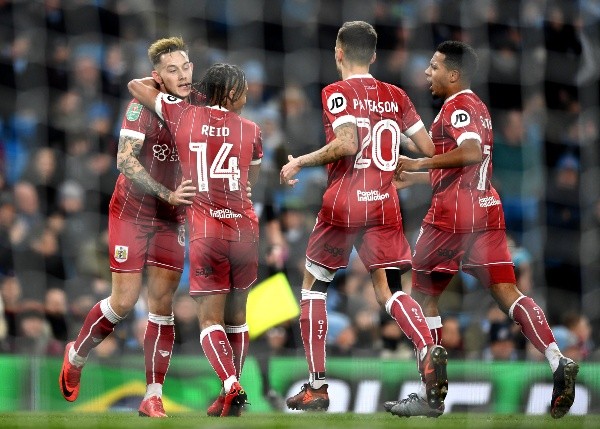 FESTEJO ROJO. Bristol City celebra el tanto de Bobby Reid (Foto: Getty).