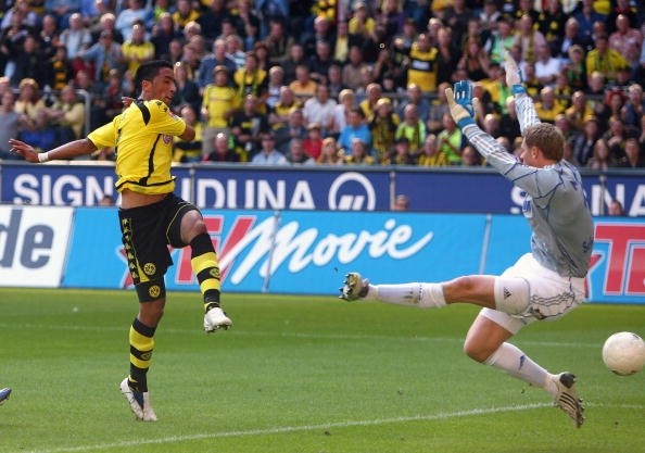 Barrios, ídolo en Dortmund, le marcó varios goles a Manuel Neuer.