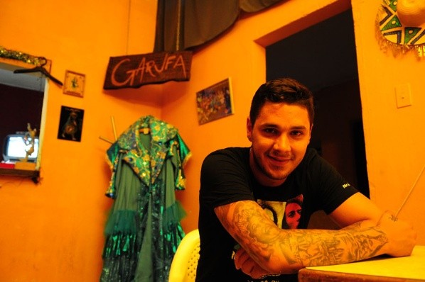 De fondo “Garufa”, una de las murgas para las que participó en su primer retiro, cuando tenía 26 años.