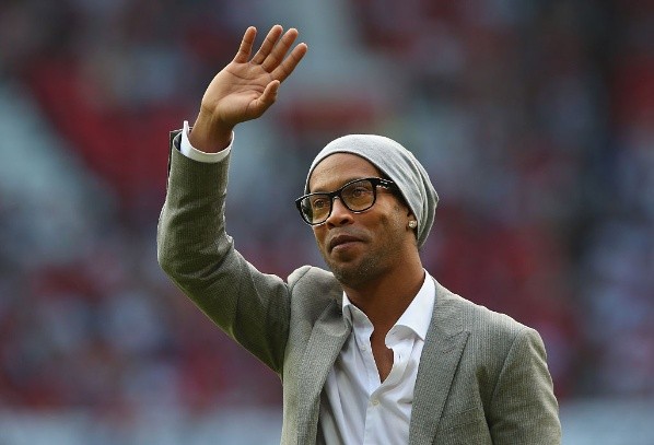 Ronaldinho dice adiós definitivamente.