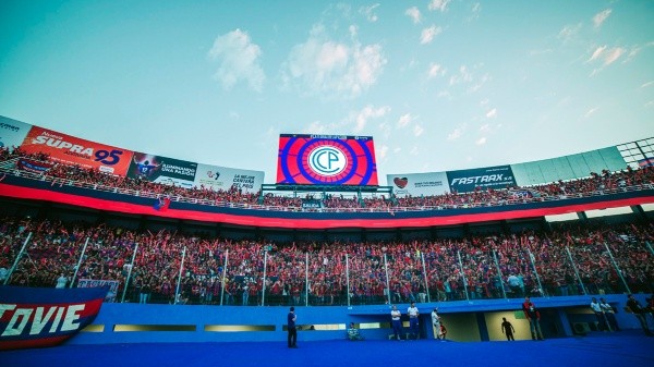 POSTAL DE PASIÓN. Foto de la Nueva Olla de Cerro Porteño.