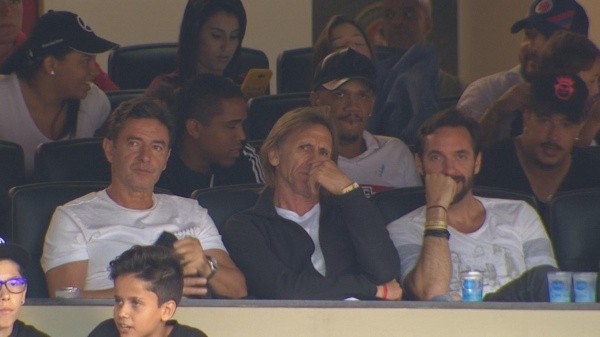 Gareca, presente en el Morumbí para ver a Cueva.