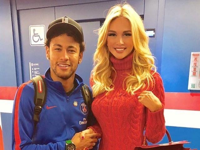 EL REY. Neymar ya tuvo el placer de conocerla.