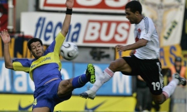OTRO CARNICERO. Krupoviesa contra Montengro en el Superclásico de Boca y River en 2006.-