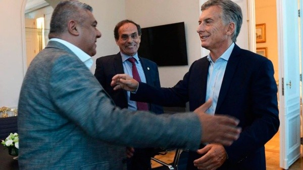 LOS PRESIDENTE. Tapia se reunió con Macri para tratar la candidatura al Mundial 2030.