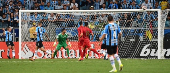 UFFF. El momento exacto del travesaño de Jael.