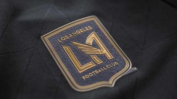 El equipo intenta respetar sus colores iniciales: negro y dorado.