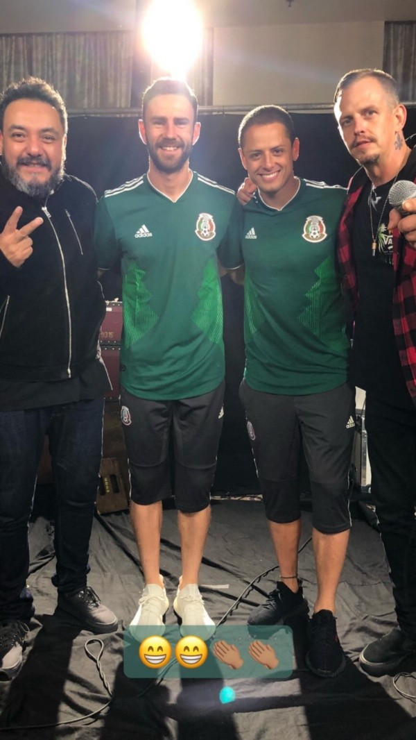 Chicharitoy Layúncon los miembros de Molotov (Instagram)