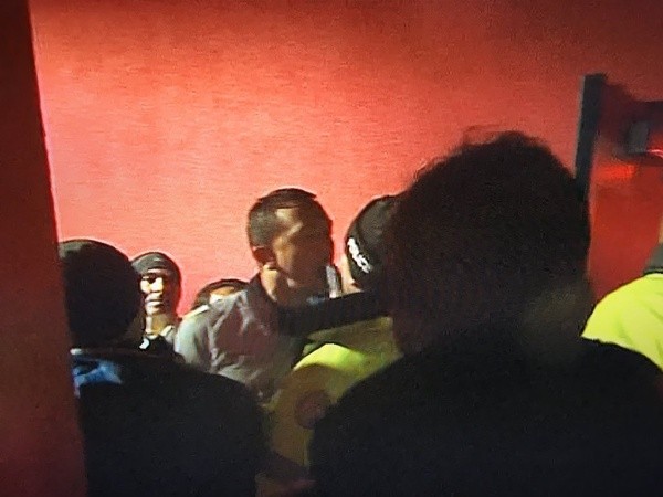 Marchesín discutiendo con un guardia de seguridad en el BMO Field