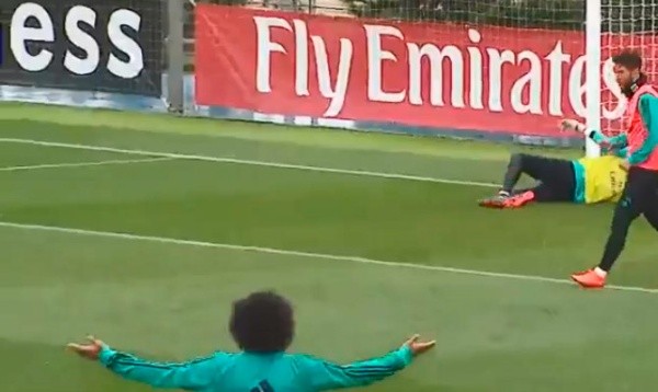 ¿QUÉ HICISTE, CR7? La reacción de Marcelo con los brazos abiertos.