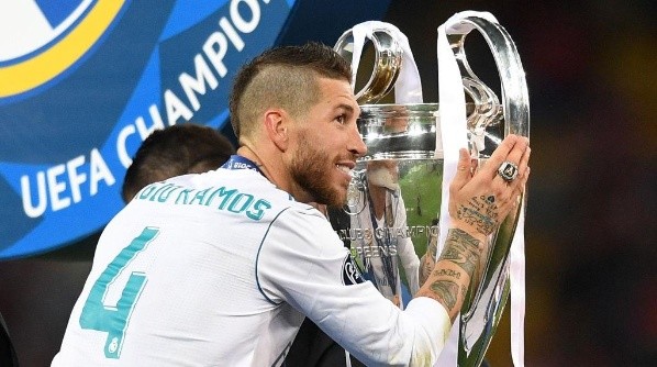 Sergio Ramos junto a la Champions League.