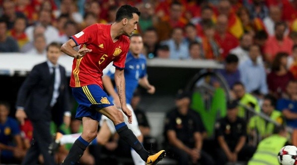 Sergio Busquets con el seleccionado español.