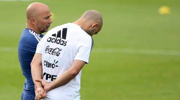Foto de Jorge Sampaoli con Javier Mascherano.