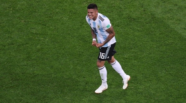 Marcos Rojo festeja su gol