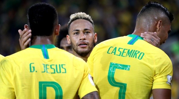PRIMEROS. Neymar junto a Gabriel Jesús y Casemiro en el triunfo de Brasil (Foto: Getty).