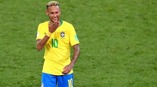 Neymar celebra la clasificación de Brasil.