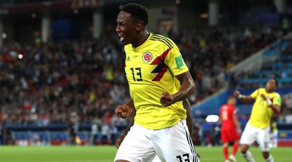 Yerry Mina festeja su gol.