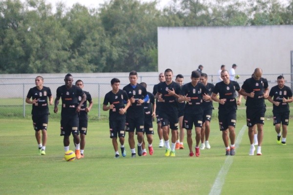 Plantel de Tigres entrenando en la pretemporada.