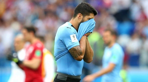 LA TRISTEZA DE LUCHO. Suárez llora después de la eliminación de Uruguay (Foto: Getty).