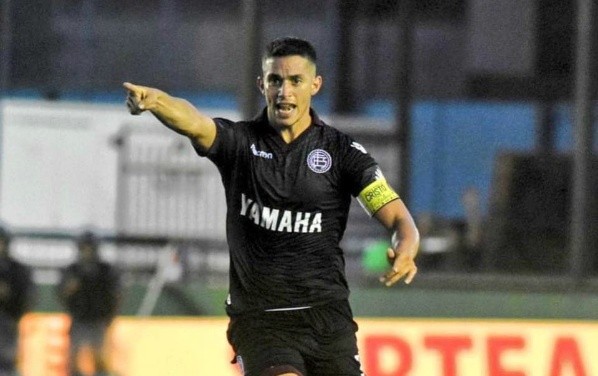 Iván Marcone (Cruz Azul), medio argentino que fue capitán del Lanúsy nació futbolísticamente en Arsenal de Sarandí.