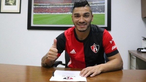 Lorenzo Reyes (Atlas), volante chileno con pasos por Betis y Almería en España, ganó un título con Universidad de Chile.