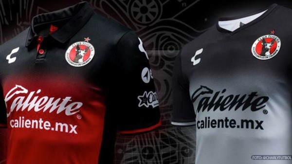 Xolos en su uniforme de la temporada 2017-2018.
