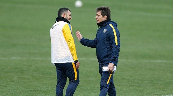 Tevez no tiene lugar en el primer equipo de Boca.