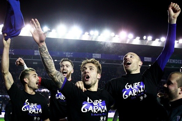 Llorente celebra durante su paso por el Alavés, donde fue dirigido por Pellegrino.