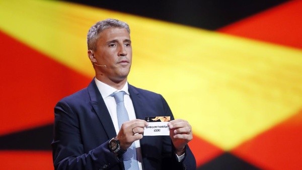 Crespo en el sorteo de la Champions League.