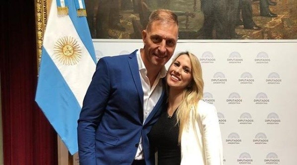 Foto de Pitana con su pareja.