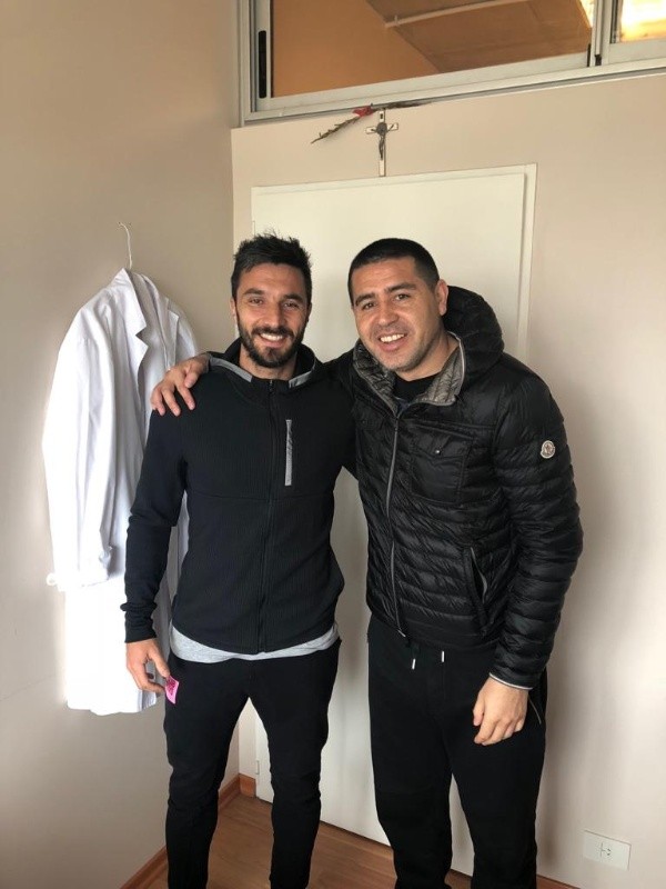Scocco junto a Riquelme (Foto: Ignacio Rivarola)